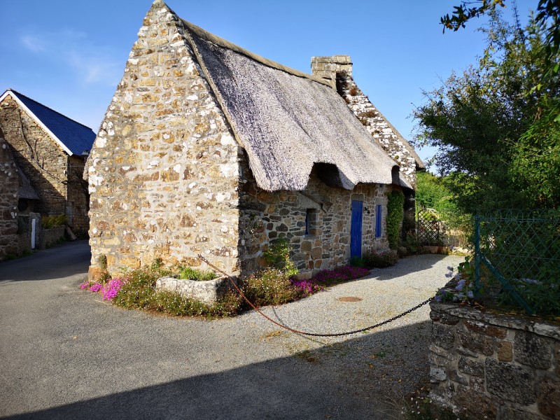 thatched cottage Kérascoët